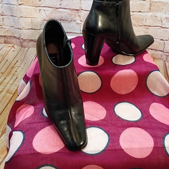Madeline Black Leather Ankle Boots Size 7M - Picture 3 of 10